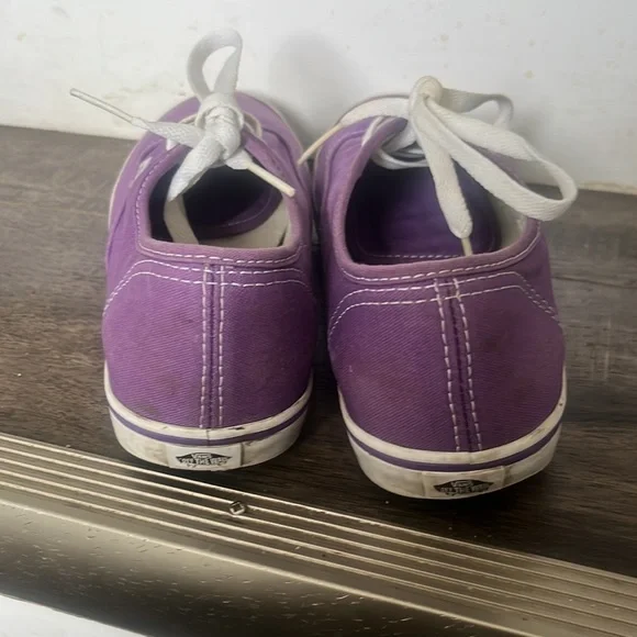 Vans - Picture 4 of 9